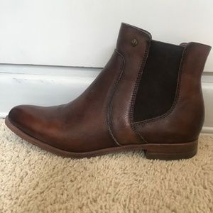 Isola "Mora" Bootie in a dark brown leather